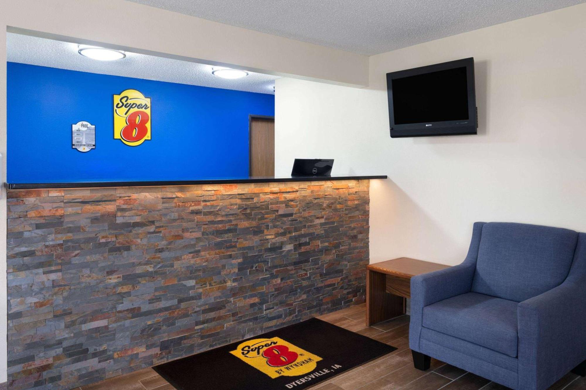 Super 8 By Wyndham Dyersville Exterior foto