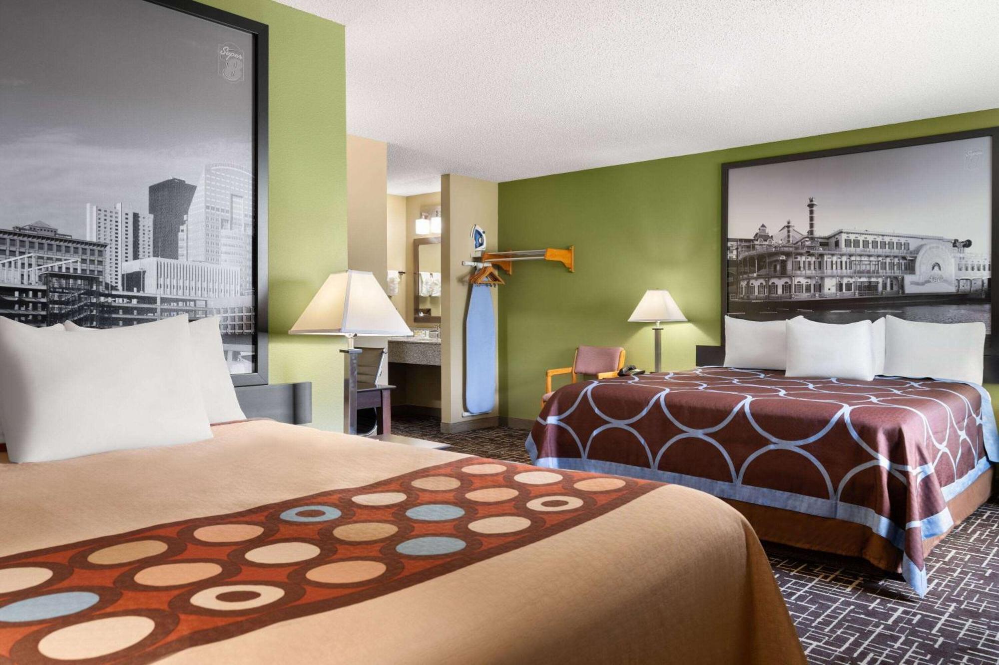Super 8 By Wyndham Dyersville Exterior foto